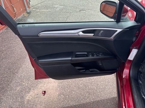 Used 2019 Ford Fusion SE image 9