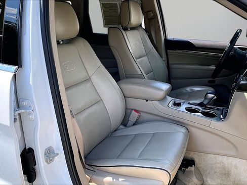 Used 2018 Jeep Grand Cherokee Overland AWD/4WD image 23