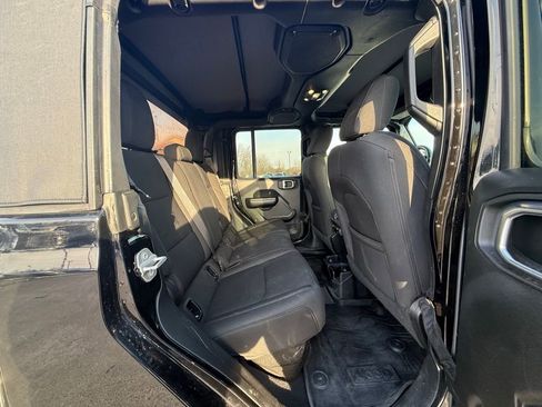 Used 2021 Jeep Gladiator Willys image 24