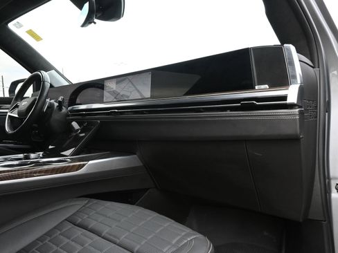 Certified 2025 Cadillac Escalade Sport Platinum w/ LPO, Floor Liner Package AWD/4WD image 26