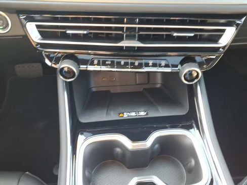 New 2026 Chevrolet Traverse LT w/ Sun and Wheel Package FWD image 24