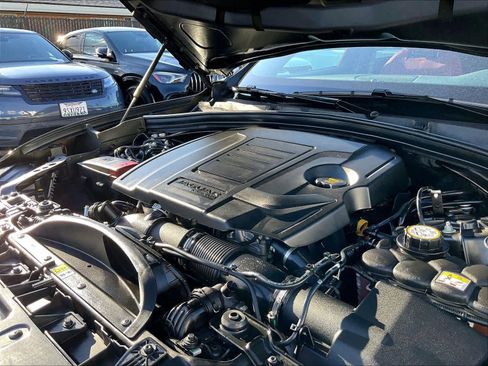 Used 2025 Jaguar F-PACE R-Dynamic S image 33