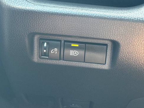 Used 2024 Toyota RAV4 XLE FWD image 32