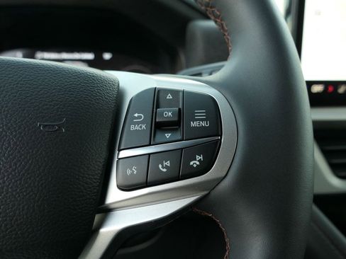 Used 2025 Ford Explorer Active w/ Active Comfort Package image 16