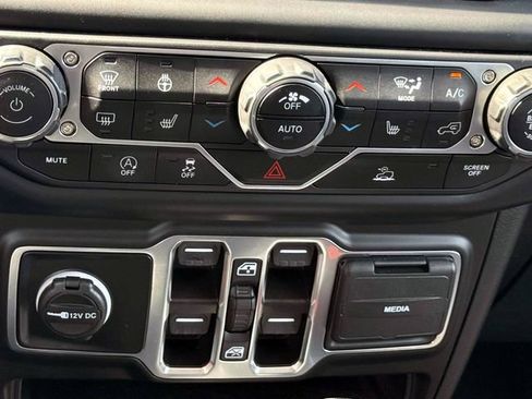 Used 2023 Jeep Wrangler Unlimited Sport AWD/4WD image 29