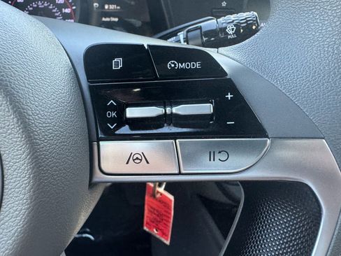 Used 2021 Hyundai Elantra SE FWD image 17