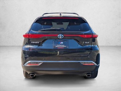 Used 2023 Toyota Venza XLE image 4
