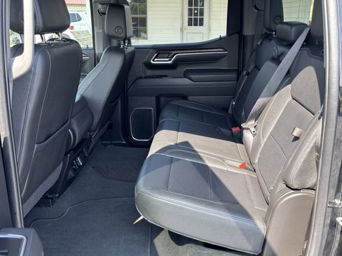 Used 2025 GMC Sierra 1500 SLT AWD/4WD image 8