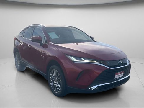 Used 2023 Toyota Venza Limited image 2