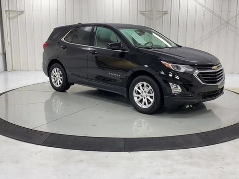 Used 2018 Chevrolet Equinox LT FWD image 2