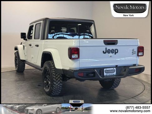 Used 2022 Jeep Gladiator Willys image 7