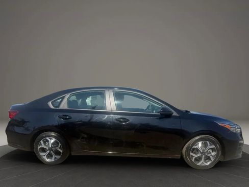 Used 2021 Kia Forte LXS FWD image 4