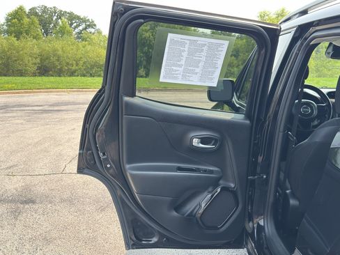 Used 2017 Jeep Renegade Altitude AWD/4WD image 31