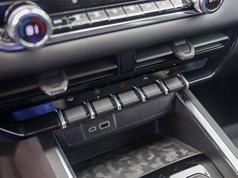 Used 2024 GMC Canyon Elevation w/ Elevation Premium Package image 22