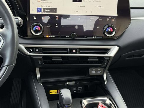 Used 2024 Lexus RX 350 AWD w/ Convenience Package image 19