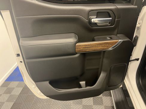 Used 2020 Chevrolet Silverado 1500 High Country image 9