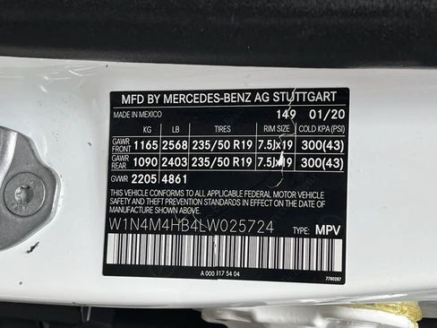 Used 2020 Mercedes-Benz GLB 250 4MATIC w/ Premium Package image 36