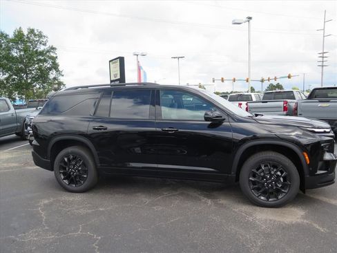 New 2026 Chevrolet Traverse LT w/ Enhanced Driving Package image 2