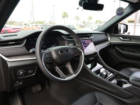 Used 2025 Jeep Grand Cherokee L Limited w/ Black Appearance Package image 26