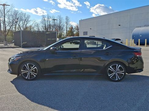 Used 2022 Nissan Sentra SR w/ SR Premium Package image 7