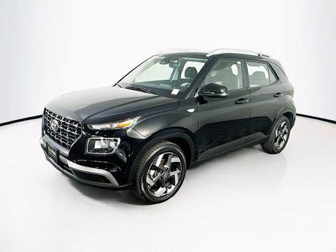 Used 2025 Hyundai Venue SEL image 3