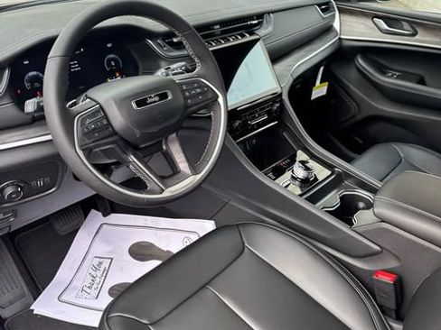 New 2025 Jeep Grand Cherokee Limited w/ Black Appearance Package image 14