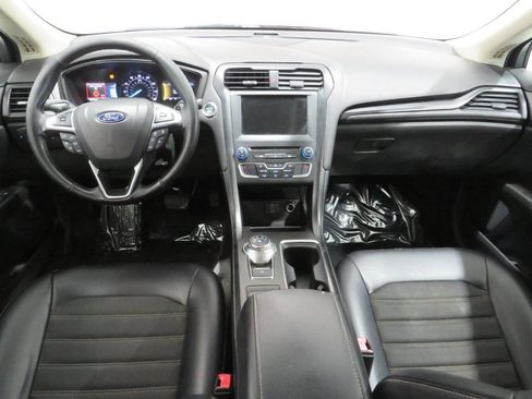 Used 2018 Ford Fusion SE w/ Equipment Group 201A FWD image 14
