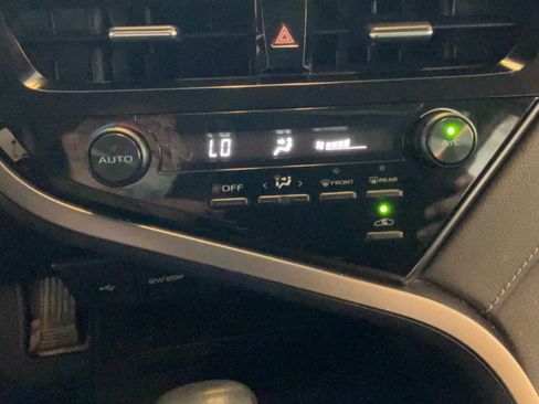 Certified 2021 Toyota Camry SE FWD image 16