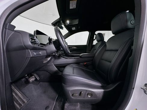 Used 2025 Chevrolet Traverse LT FWD image 13