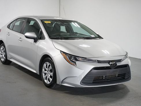 Certified 2023 Toyota Corolla LE image 3