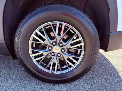 Used 2025 Chevrolet Traverse LT image 37