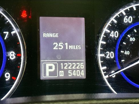 Used 2011 INFINITI G37 Journey w/ Premium Pkg image 8