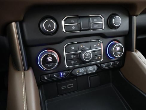 Used 2024 Chevrolet Tahoe High Country image 33