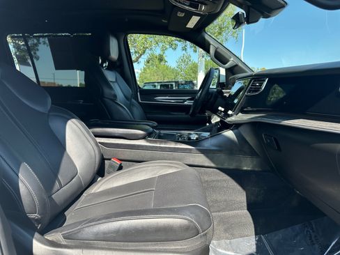 Used 2022 Jeep Wagoneer Series III w/ Premium Group I AWD/4WD image 30