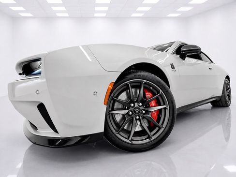 Used 2024 Dodge Charger Daytona Scat Pack w/ Plus Group AWD/4WD image 4