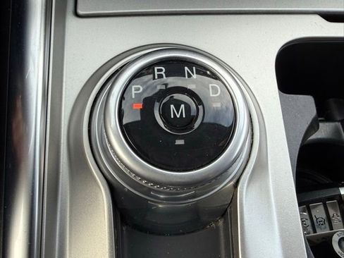 Used 2020 Ford Explorer Platinum w/ Premium Technology Package image 17