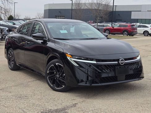 New 2026 Nissan Sentra SR w/ SR Premium Package FWD image 4