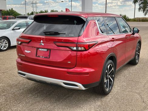 Used 2024 Mitsubishi Outlander SE image 4