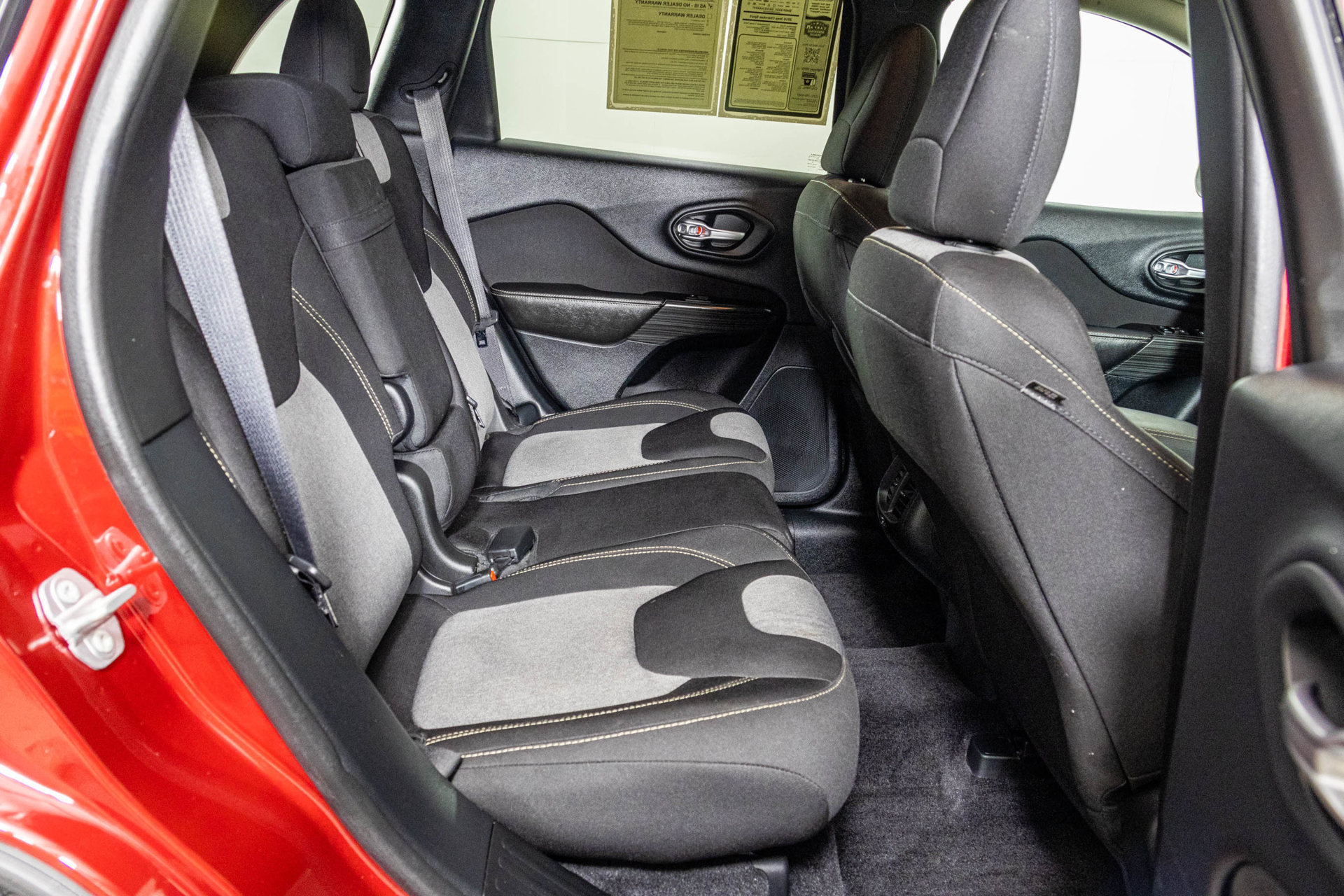 Used 2016 Jeep Cherokee Sport w/ Cold Weather Group FWD image 42