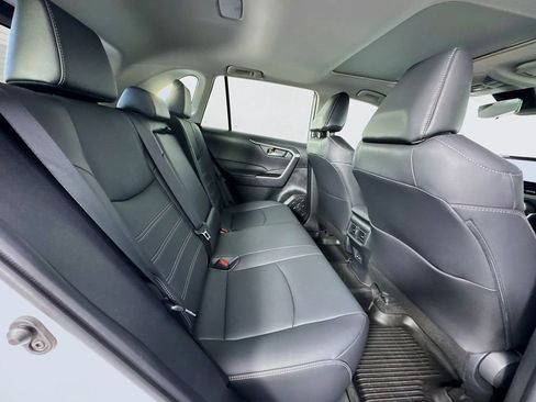 Used 2025 Toyota RAV4 XLE Premium image 36