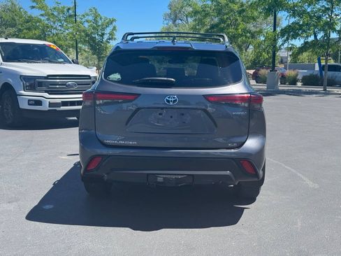 Used 2021 Toyota Highlander XLE AWD/4WD image 7