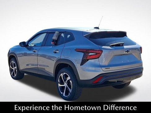 Certified 2024 Chevrolet Trax RS w/ Driver Confidence Package image 4