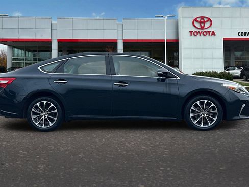 Used 2016 Toyota Avalon XLE image 3