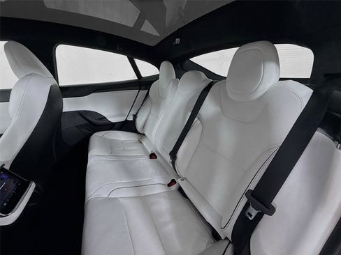 Used 2022 Tesla Model S Plaid image 11