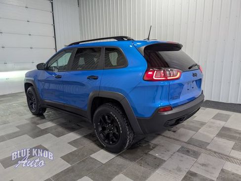 Used 2022 Jeep Cherokee Latitude w/ Sun & Sound Group AWD/4WD image 2