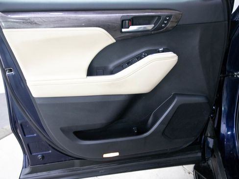 Used 2024 Toyota Highlander Limited AWD/4WD image 20