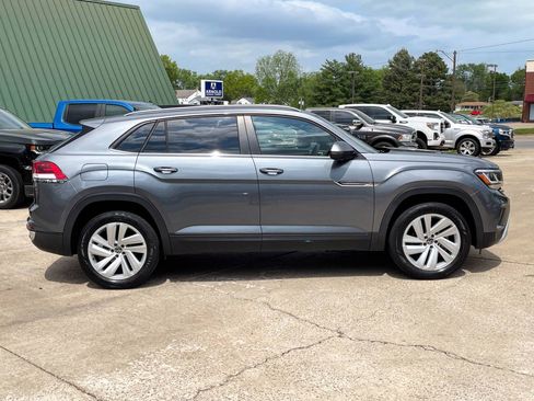 Used 2021 Volkswagen Atlas Cross Sport SE w/ Panoramic Sunroof Package image 4