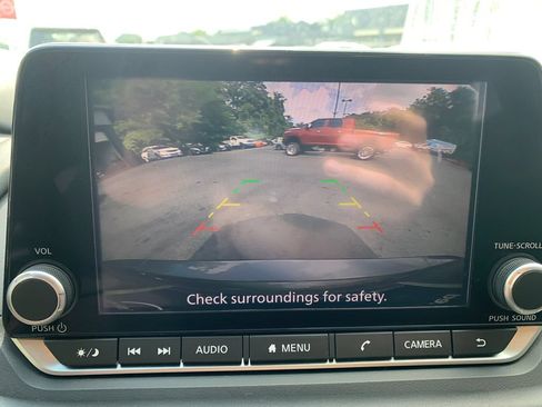 Used 2025 Nissan Rogue S FWD image 23