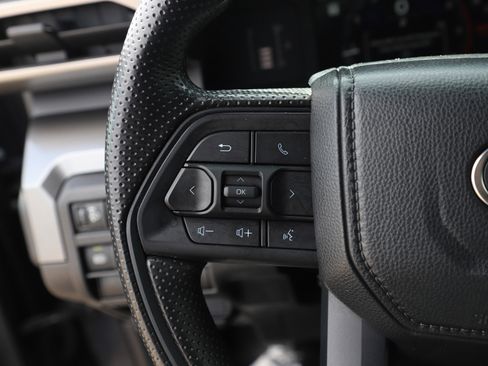 Used 2024 Toyota Tacoma SR5 AWD/4WD image 18