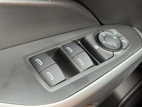 Used 2025 Chevrolet Trax RS w/ Sunroof Package FWD image 21